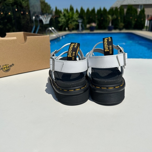 NWT Dr. Martens Size 9 White Avry Hydro Sandals - Picture 6 of 9